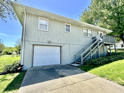 Charming 3-Bedroom Raised Ranch on a Corner Lot in Shenandoah! - image 2