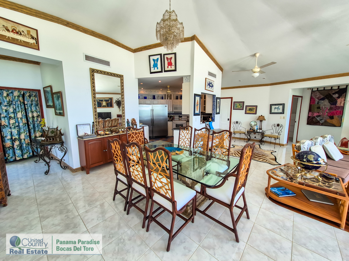Paunch Beach Waterfront Estate, Dual Homes + Rentals — Isla Colón - 14