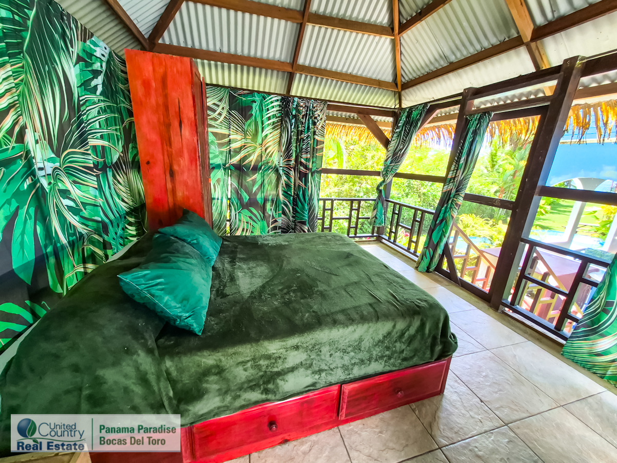 Paunch Beach Waterfront Estate, Dual Homes + Rentals — Isla Colón - 47