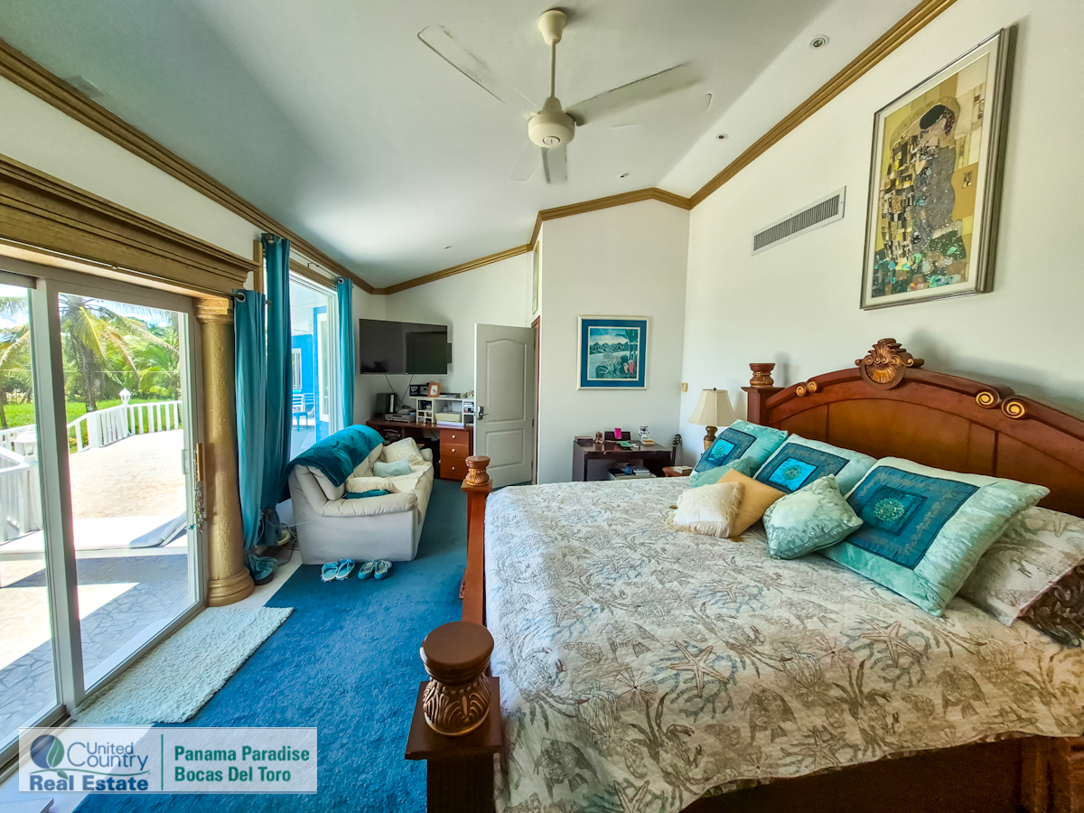 Paunch Beach Waterfront Estate, Dual Homes + Rentals — Isla Colón - 32