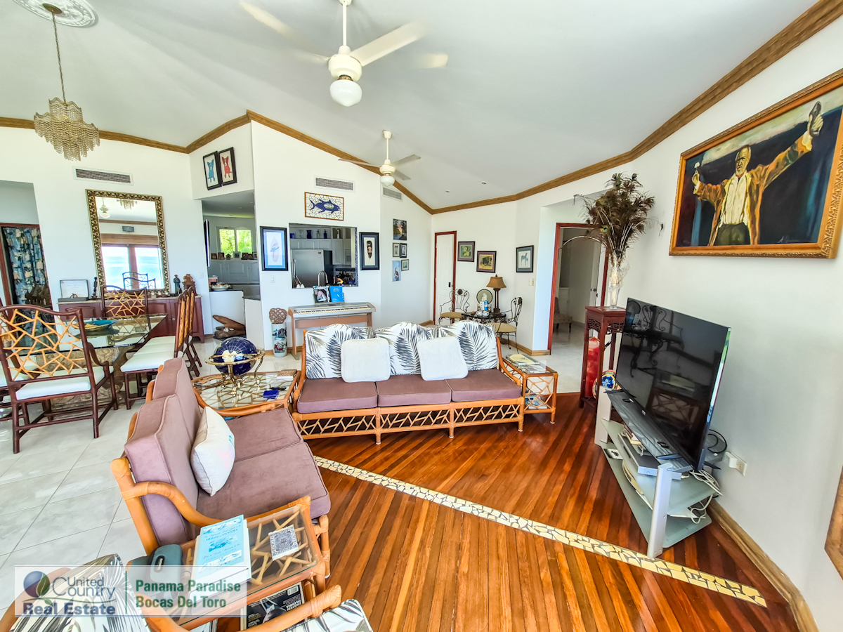 Paunch Beach Waterfront Estate, Dual Homes + Rentals — Isla Colón - 13