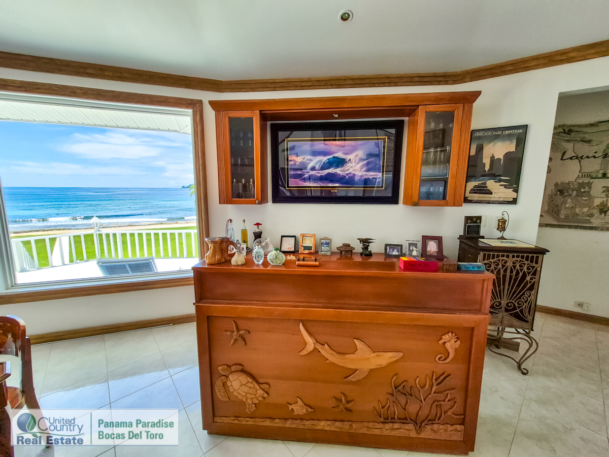 Paunch Beach Waterfront Estate, Dual Homes + Rentals — Isla Colón - 19