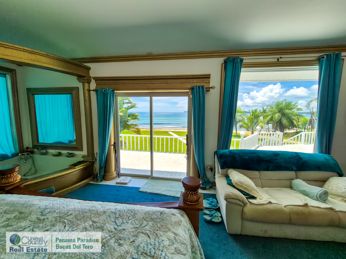 Paunch Beach Waterfront Estate, Dual Homes + Rentals — Isla Colón - 30