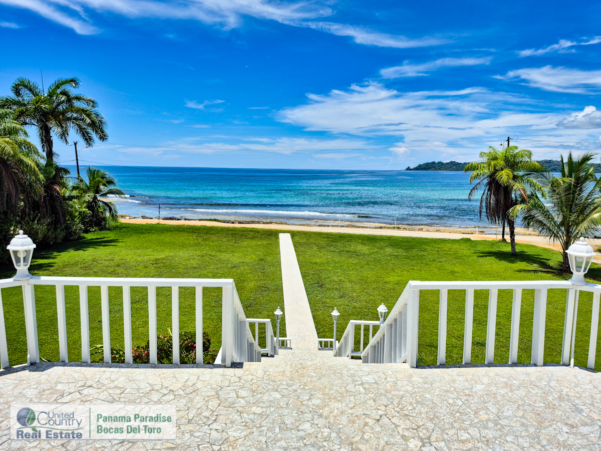 Paunch Beach Waterfront Estate, Dual Homes + Rentals — Isla Colón - 22