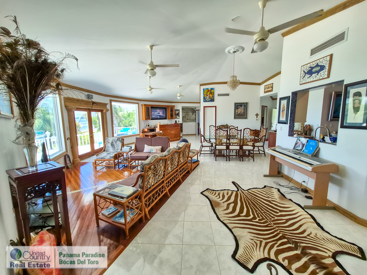 Paunch Beach Waterfront Estate, Dual Homes + Rentals — Isla Colón - 35