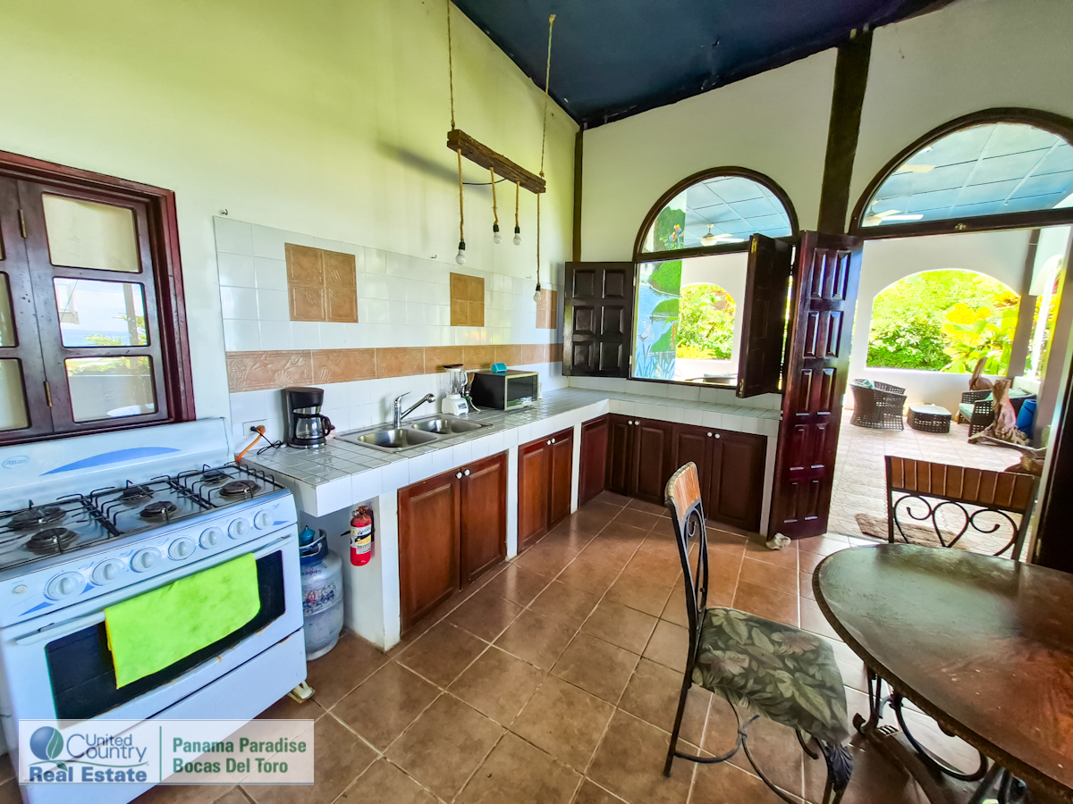 Paunch Beach Waterfront Estate, Dual Homes + Rentals — Isla Colón - 38