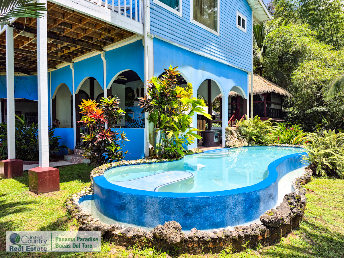 Paunch Beach Waterfront Estate, Dual Homes + Rentals — Isla Colón - 51
