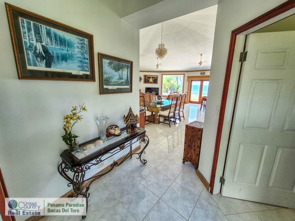 Paunch Beach Waterfront Estate, Dual Homes + Rentals — Isla Colón - 10