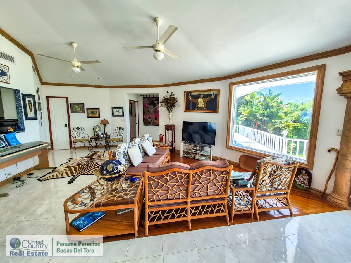 Paunch Beach Waterfront Estate, Dual Homes + Rentals — Isla Colón - 12