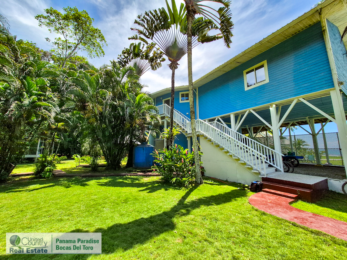 Paunch Beach Waterfront Estate, Dual Homes + Rentals — Isla Colón - 50