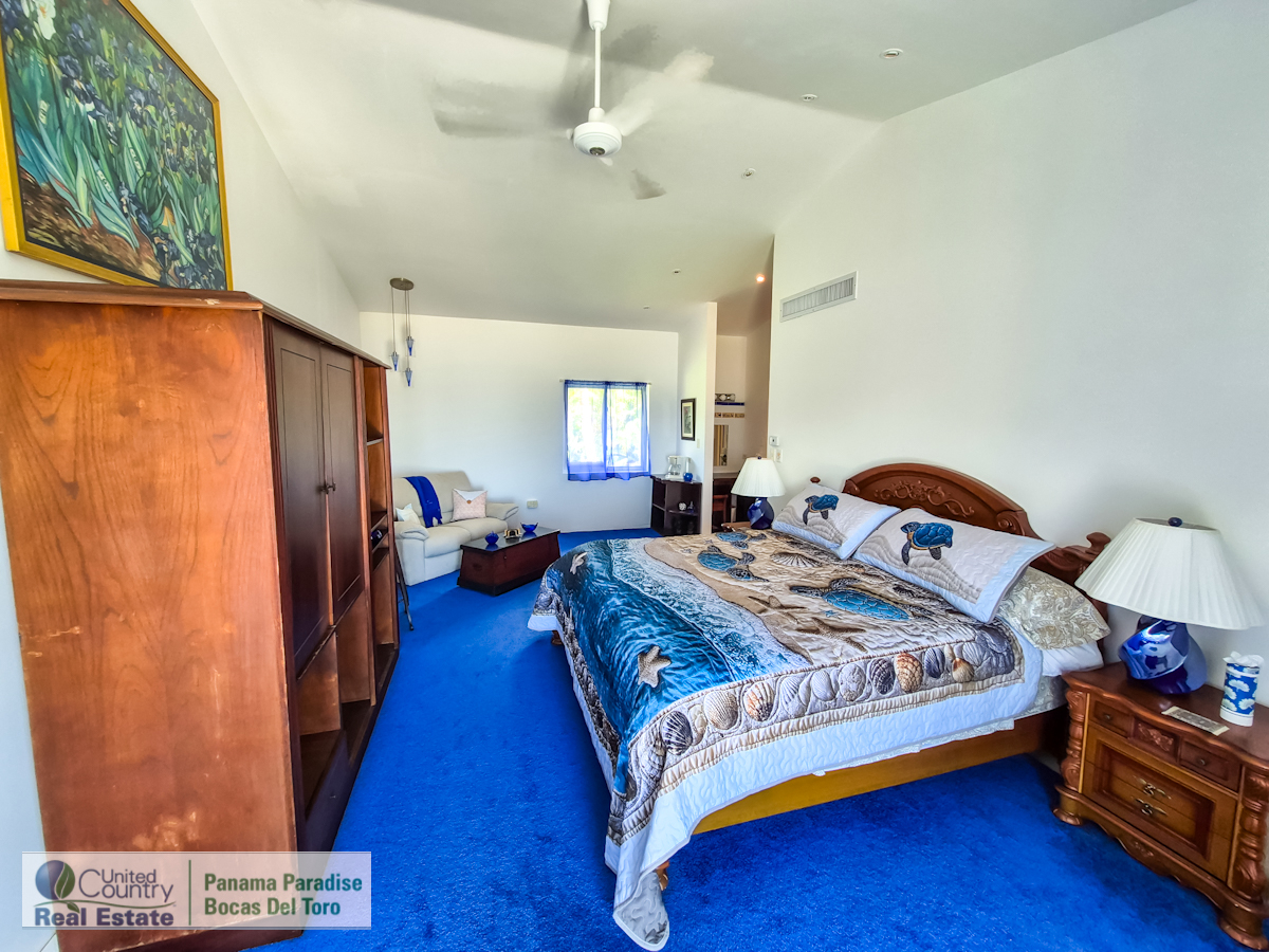 Paunch Beach Waterfront Estate, Dual Homes + Rentals — Isla Colón - 27