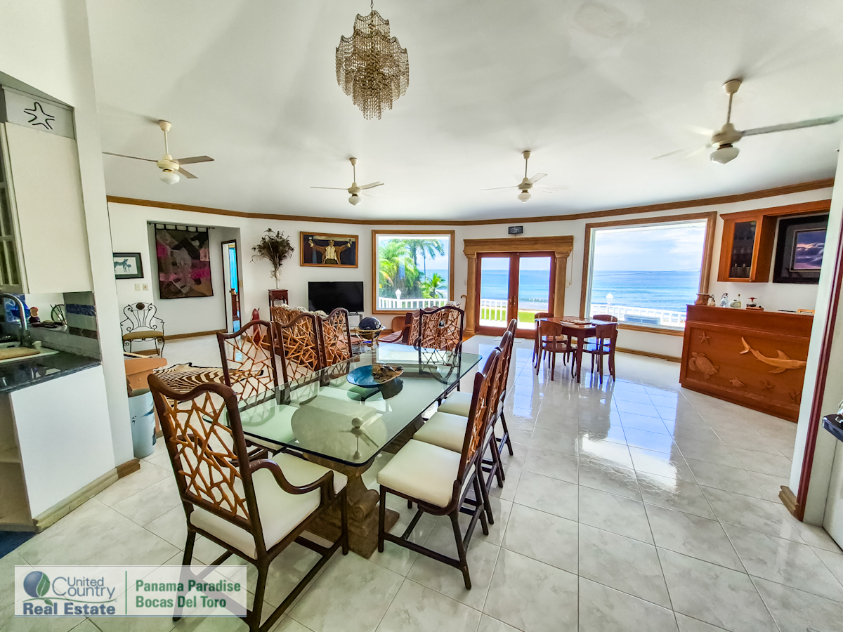 Paunch Beach Waterfront Estate, Dual Homes + Rentals — Isla Colón - 11