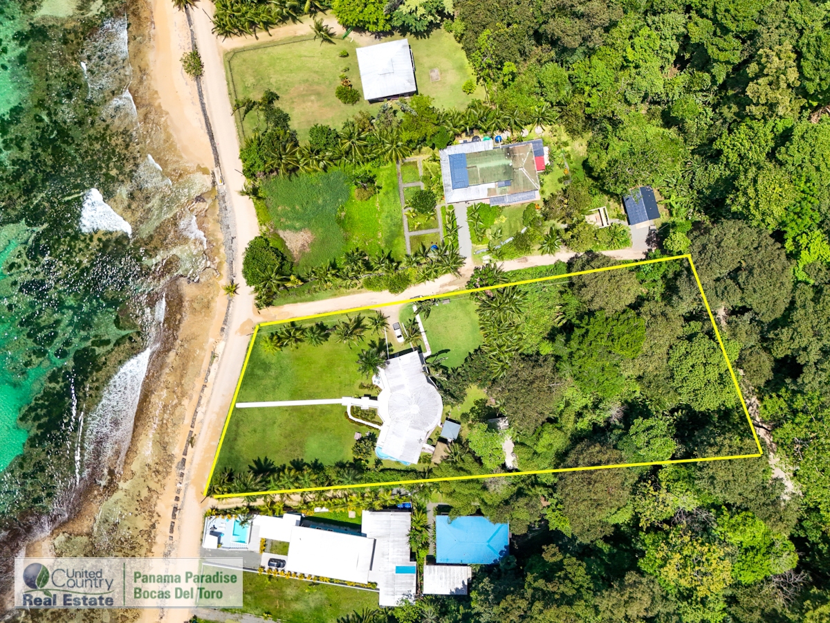 Paunch Beach Waterfront Estate, Dual Homes + Rentals — Isla Colón - 7