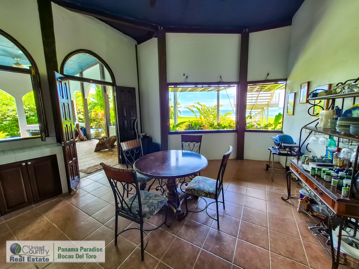 Paunch Beach Waterfront Estate, Dual Homes + Rentals — Isla Colón - 39
