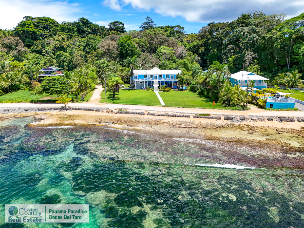 Paunch Beach Waterfront Estate, Dual Homes + Rentals — Isla Colón - 6