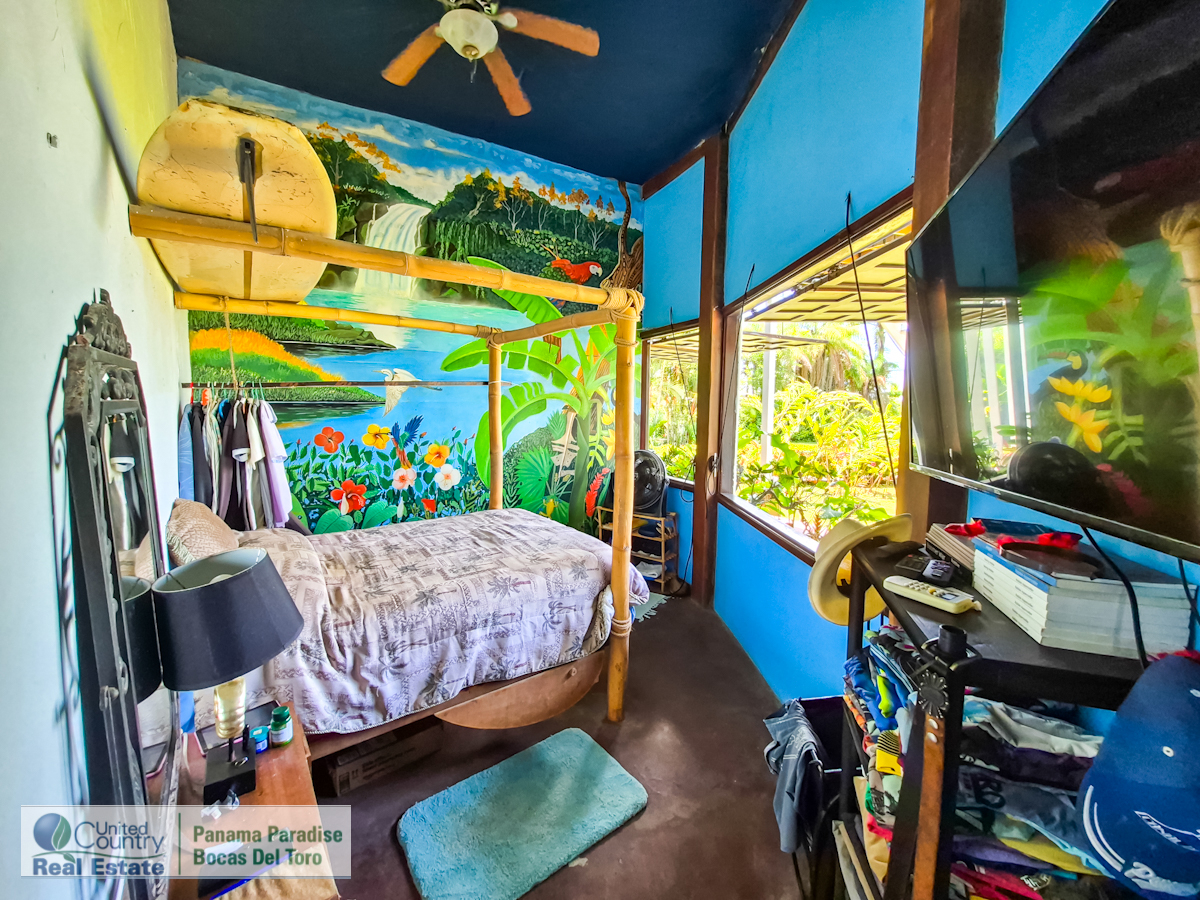 Paunch Beach Waterfront Estate, Dual Homes + Rentals — Isla Colón - 43