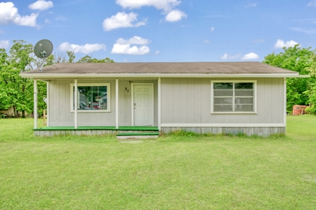 Starter Home on Half An Acre For Sale in Powderly TX, NE TX - image 1