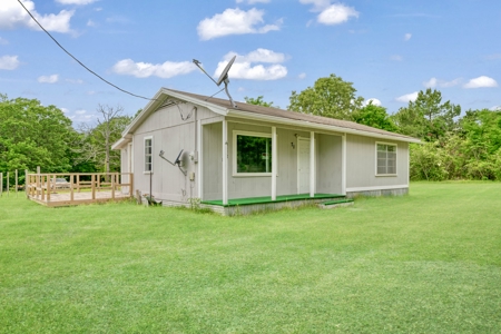 Starter Home on Half An Acre For Sale in Powderly TX, NE TX - image 2