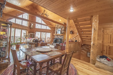 Log home acreage for sale in Jones County Iowa - image 8