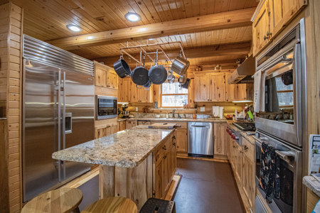 Log home acreage for sale in Jones County Iowa - image 5