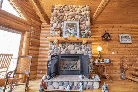 Log home acreage for sale in Jones County Iowa - image 10