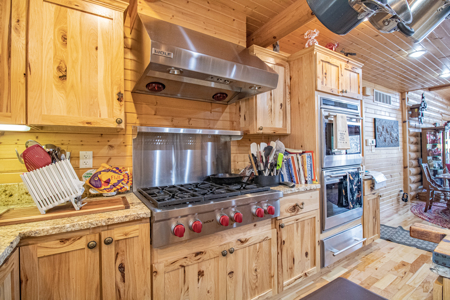 Log home acreage for sale in Jones County Iowa - image 7