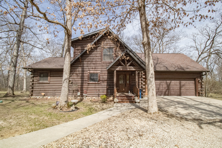 Log home acreage for sale in Jones County Iowa - image 1