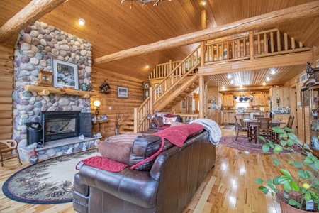 Log home acreage for sale in Jones County Iowa - image 11