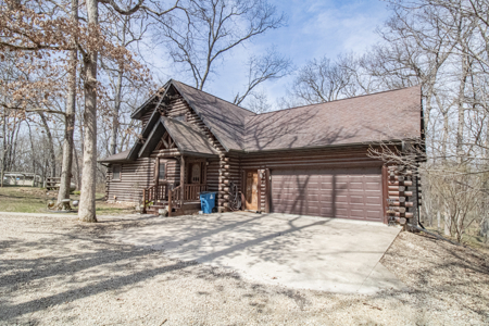 Log home acreage for sale in Jones County Iowa - image 2