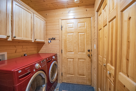 Log home acreage for sale in Jones County Iowa - image 3