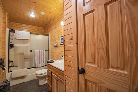 Log home acreage for sale in Jones County Iowa - image 28