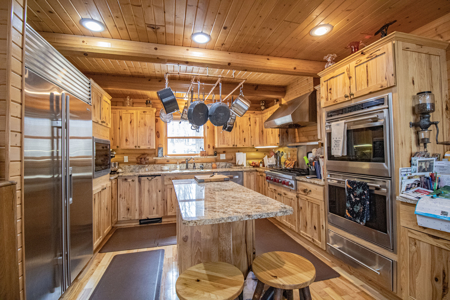 Log home acreage for sale in Jones County Iowa - image 4