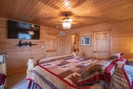 Log home acreage for sale in Jones County Iowa - image 13