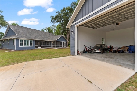 Luxurious Home on Large Corner Lot - image 31