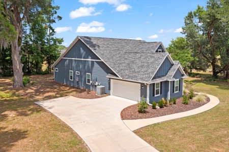 Luxurious Home on Large Corner Lot - image 34