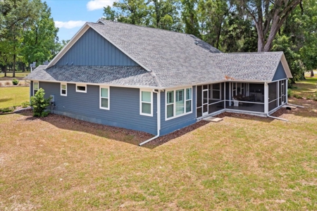 Luxurious Home on Large Corner Lot - image 35