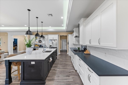 Luxurious Home on Large Corner Lot - image 7