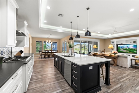 Luxurious Home on Large Corner Lot - image 8