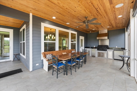 Luxurious Home on Large Corner Lot - image 15