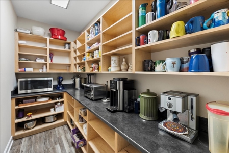 Luxurious Home on Large Corner Lot - image 9