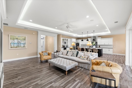 Luxurious Home on Large Corner Lot - image 3