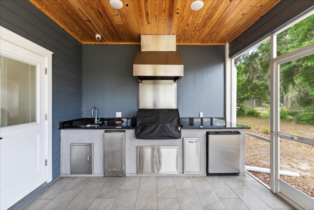 Luxurious Home on Large Corner Lot - image 12