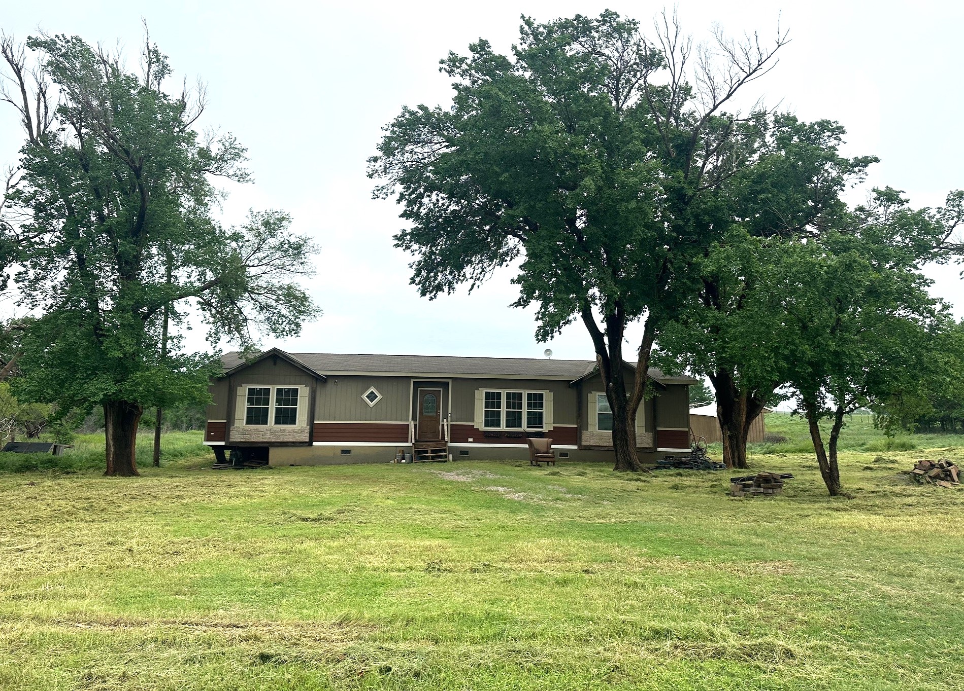 4 acres with country home for sale, Clinton, Washita County, OK