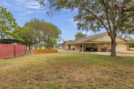Home sitting on half acre lot in Calallen, Corpus Christi, TX - image 7