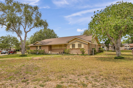 Home sitting on half acre lot in Calallen, Corpus Christi, TX - image 5