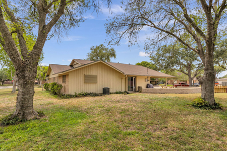 Home sitting on half acre lot in Calallen, Corpus Christi, TX - image 9