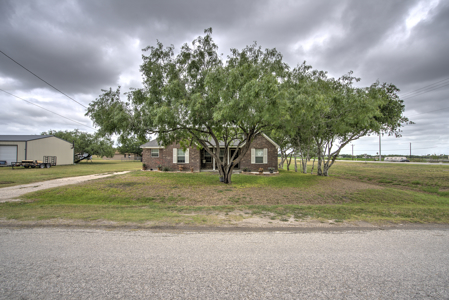 Well-Maintained 3/2 Brick Home on Corner Lot in Orange Grove ISD - image 7