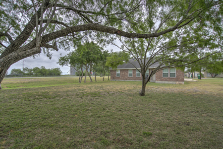 Well-Maintained 3/2 Brick Home on Corner Lot in Orange Grove ISD - image 4