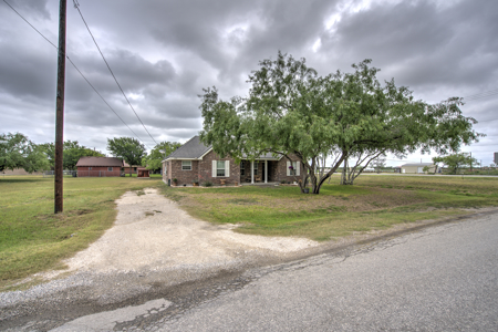 Well-Maintained 3/2 Brick Home on Corner Lot in Orange Grove ISD - image 3