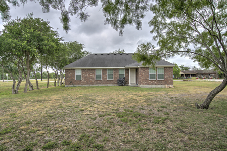 Well-Maintained 3/2 Brick Home on Corner Lot in Orange Grove ISD - image 5